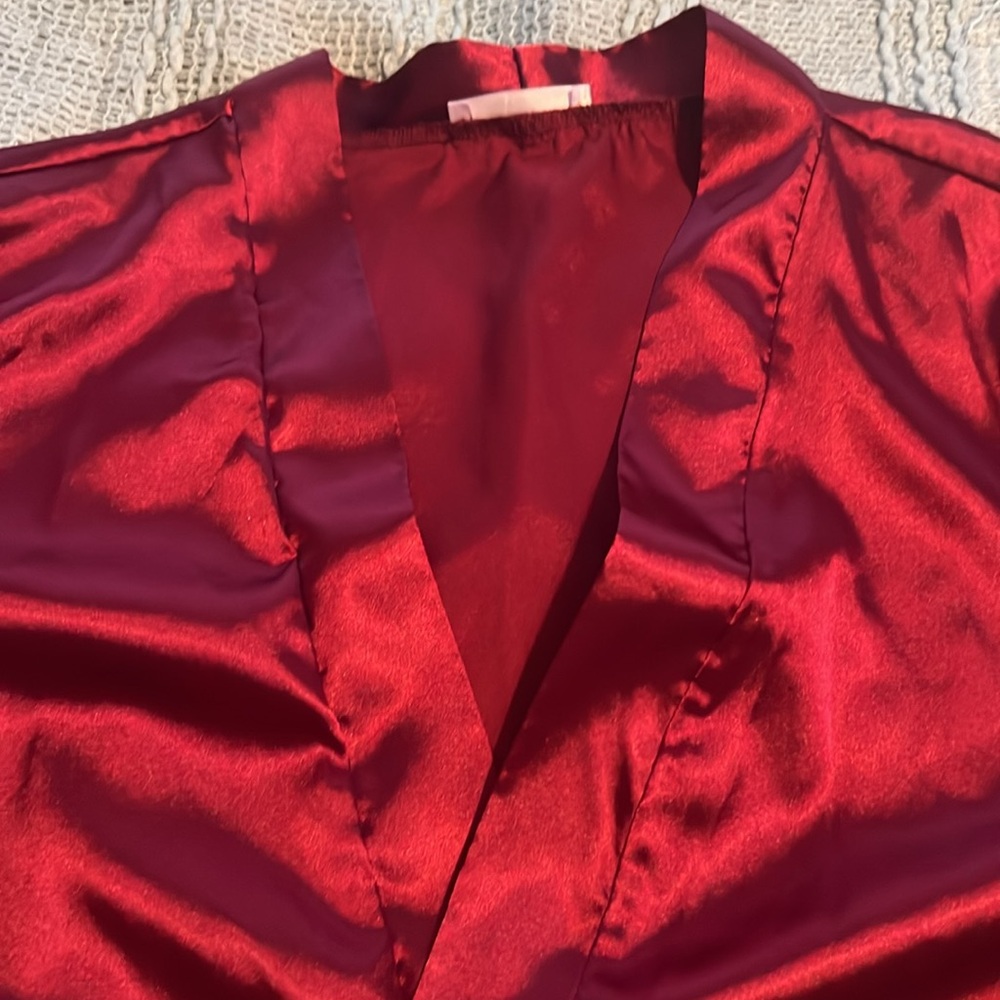 Red robe - Picture 2 of 5